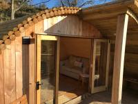 Sutor Coops The Den with Hot Tub - Chambres d'hôtes Cromarty