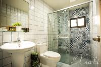 Habitación con cama extragrande.