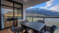 B&B Queenstown - Remarkables Garden 406 - Top Corner Unit - Super Convenient - Bed and Breakfast Queenstown