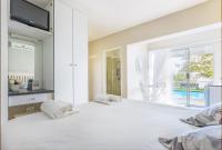 Honeymoon Suite