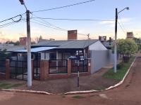 Casa con Garage Puerto Iguazú, zona residencial - Chambres d’hôtes