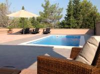 Estudio con vistas a la piscina