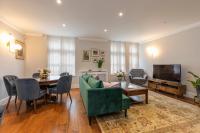 B&B London - Beautiful 2 bed apt in the heart of Mayfair, close to Tube - Bed and Breakfast London