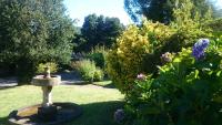 Slow House y La cabaña de Miss Slower - Bed and Breakfast