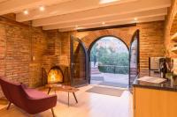 B&B Sedona - Modern, Luxury within iconic Sedona Architecture With Epic Red Rock Views Private Trail Head - Enjoy on property Sauna, Aromatherapy Steam Room, Hot Tub, Pools and Wellness Services - Bed and Breakfast Sedona