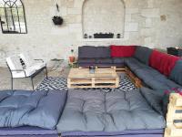 Zimmer mit Queensize-Bett und Poolblick