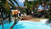 Villa Iguanou et piscine en bord de mer proche plages marina et golf - Chambres d'hôtes Saint-François