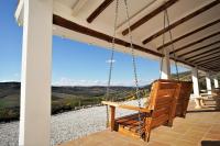 Zimmer mit Kingsize-Bett und Balkon