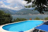 Villa Erica con piscina privata sul lago di Como - B&B Colico