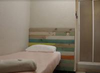 Habitación Individual con ducha y aseo compartidos