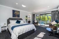 Kamer met Queensize Bed en Uitzicht op de Tuin