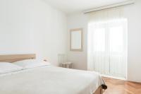 One-Bedroom Apartment with terrace and sea view (4 Adults)
