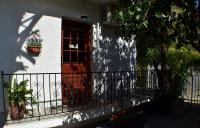 House inside garden - Bed and Breakfast Volos