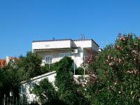 Apartamento con terraza y vistas al mar