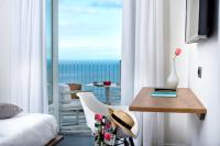 Doppelzimmer mit Balkon und Meerblick