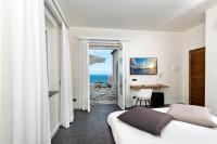Zimmer mit Queensize-Bett und Meerblick