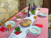 Holiday home Iva with pool - B&B Sukošan