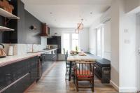 Walk to the Piccadilly Line From a Stunning Family House - B&B Londra