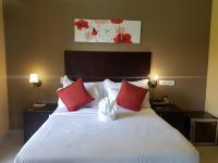 Deluxe Double or Twin Room with Pool Access