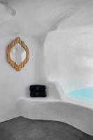 Superior Cave Suite with Semicovered Plunge Pool & Caldera View