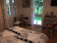 La Vie En Rose Studio,close to beach, Paleo Faliro - B&B Athens