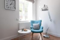 The Wellington - Stylish 3-Bedroom House, Sleeps 8, Ideal for Professionals - Chambres d'hôtes Burton upon Trent