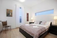 Cozy 3 bedroom house near the Blue lagoon - B&B Njardvik