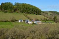 Snug Oak Hut with a view on a Welsh Hill Farm - B&B