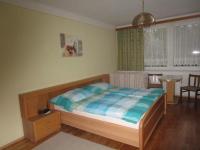 Dreibettzimmer mit Dusche
