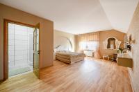 Queen Room with Balcony