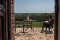 Camera Matrimoniale con Vista Giardino