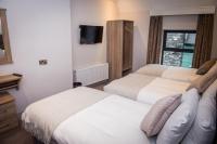 Dreibettzimmer mit eigenem Bad