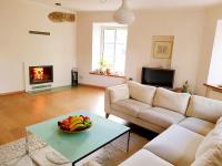 Exceptional Uzupis Bridge 3 bedroom apartment - B&B Vilnius