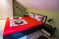 Deluxe Double Room with Shared Bathroom (2 Adults + 1 Child)