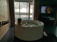 Panorama-27 Jacuzzi Apartment by LIUKSAI - B&B Klaipėda