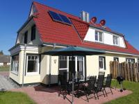 Ferienhäuser Hühnergott und Kranichnest, Sauna, Kamin und Garten - Bed and Breakfast Breege
