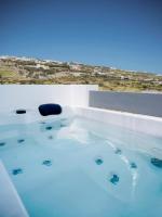 Deluxe Suite with Hot Tub and Sea view
