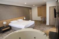 King Room with Spa Bath