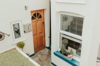 Stylish Coastal Retreat with Hot Tub & Log Burner in Margate - Chambres d'hôtes Margate