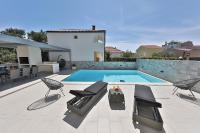 Luxury Villa Nada with Pool - B&B Petrcane