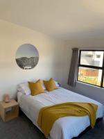 Lakefront Luxury In Old Cromwell **New 3BR Home** - B&B Cromwell