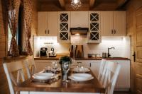 Chaty Skwirutowe Wzgórze - Domki Całoroczne - B&B Ustrzyki Dolne