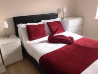 B&B Basingstoke - Contemporary Apartments, Balcony & Parking - Bed and Breakfast Basingstoke