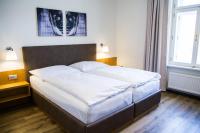 King Room with Roll-In Shower - Disability Access