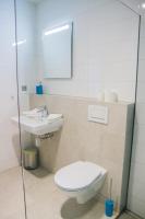 King Room with Roll-In Shower - Disability Access