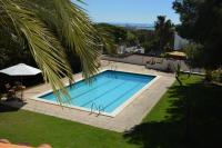 Villa Sitges Colibri at 10 min Walk Beaches - Center City Amaizing Garden Pool XXL Private Tenis Piste - Chambres d'hôtes Vilanova i la Geltrú