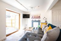 Spacious Home - 2 Ensuites - Garden - Smart TVs - B&B Swansea