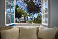 Villa Spiaggia Bianca - Beachfront House - Recently renovated - Chambres d’hôtes Dafnila