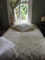 Queen Room with Private Bathroom