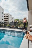 Apartment with Pool View 